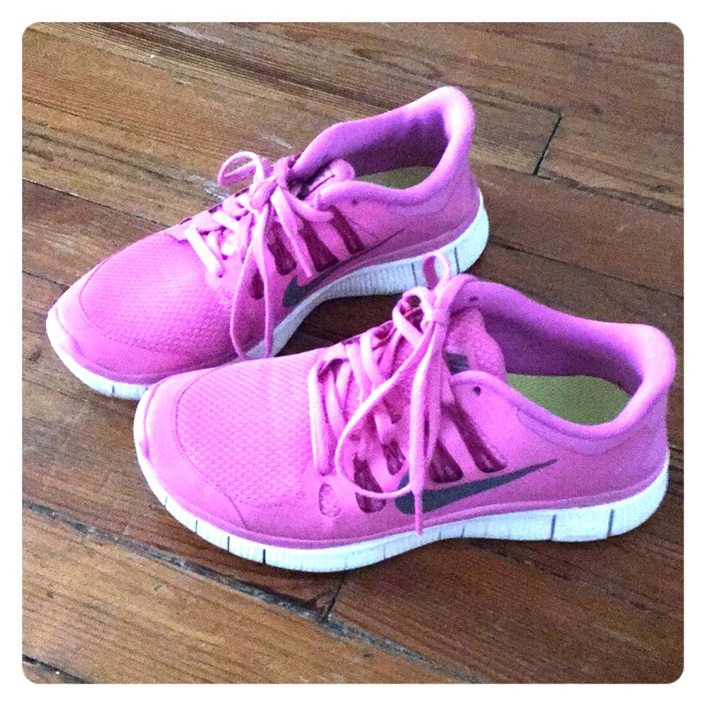 Hot pink Nike Free 5.0